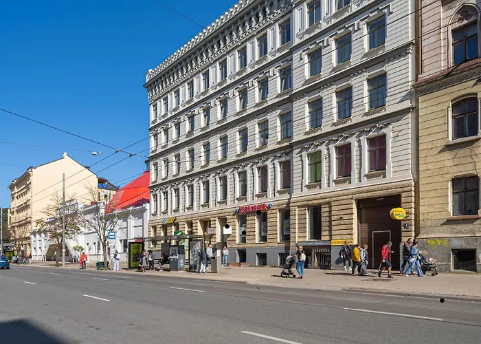 White Lux Apartment Next To The Old Town With Free Parking And High Speed Internet