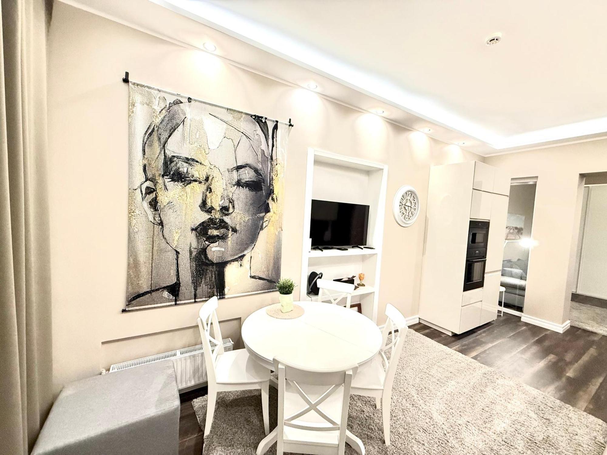 White Lux Next To The Old Town With Free Parking And High Speed Internet Appartement