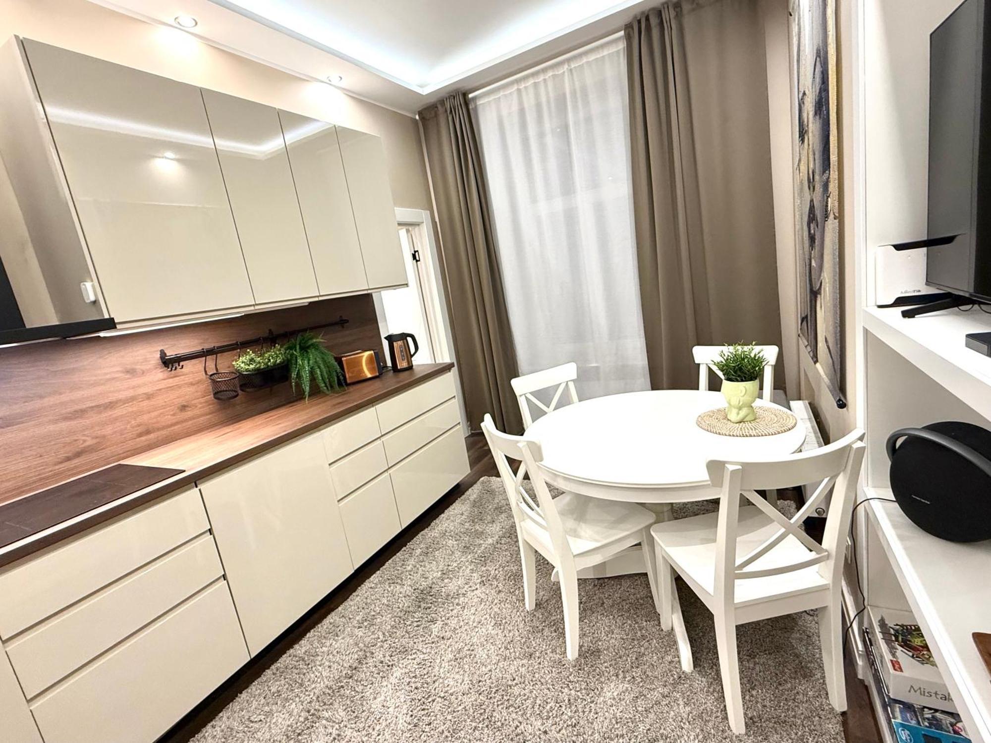 White Lux Next To The Old Town With Free Parking And High Speed Internet Appartement *